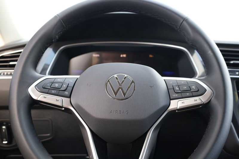 Volkswagen Tiguan Vehicle Image 11