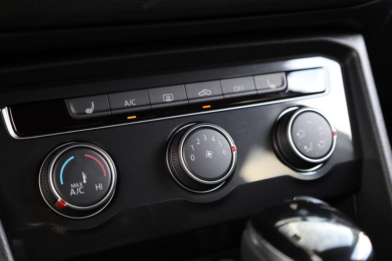 Volkswagen Tiguan Vehicle Image 15