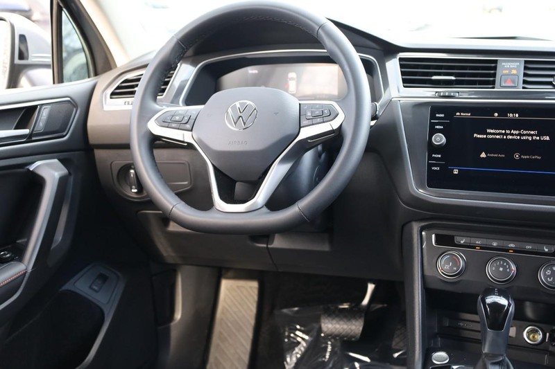 Volkswagen Tiguan Vehicle Image 25