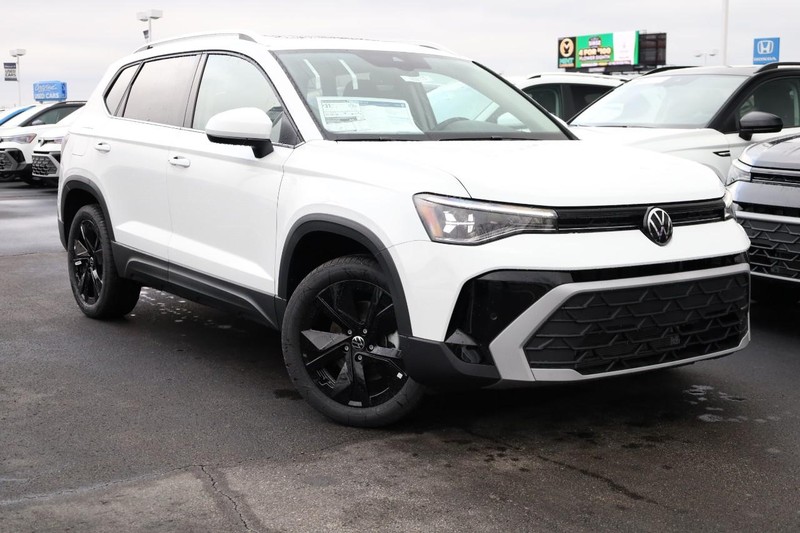 Volkswagen Taos Vehicle Image 02