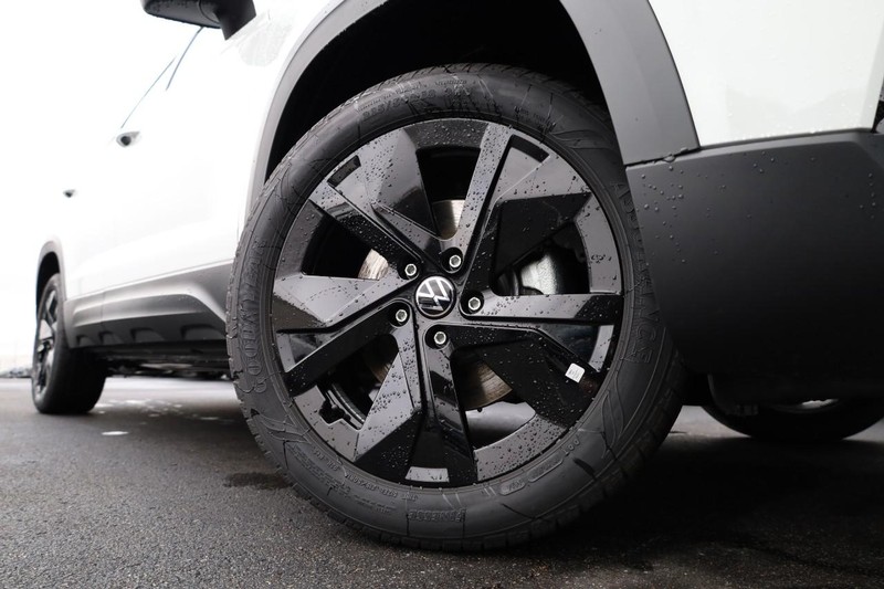 Volkswagen Taos Vehicle Image 04