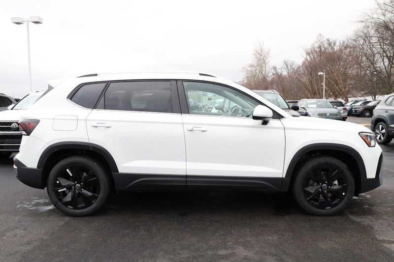 Volkswagen Taos Vehicle Image 05