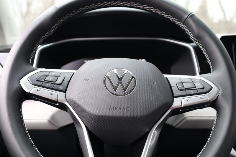 Volkswagen Taos Vehicle Image 09