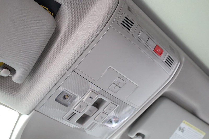Volkswagen Taos Vehicle Image 16