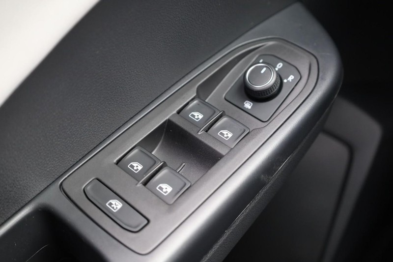 Volkswagen Taos Vehicle Image 18