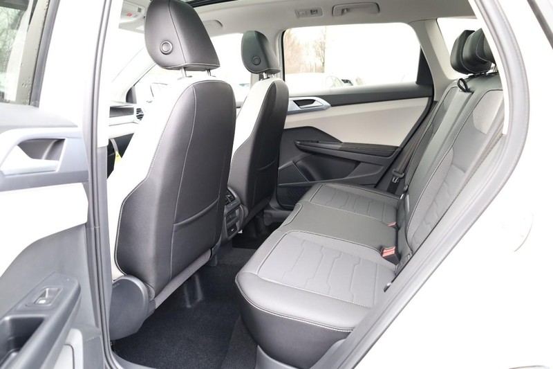 Volkswagen Taos Vehicle Image 22