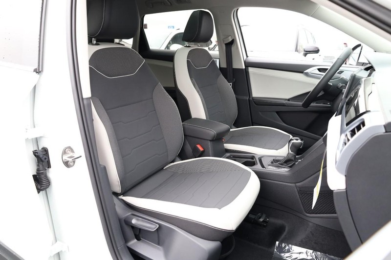 Volkswagen Taos Vehicle Image 26