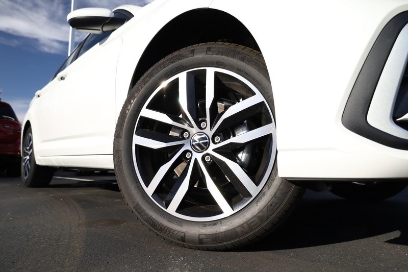 Volkswagen Jetta Vehicle Image 04