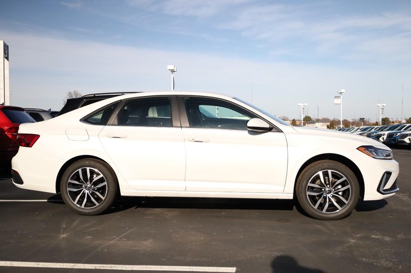 Volkswagen Jetta Vehicle Image 06