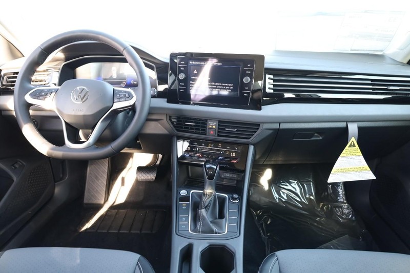 Volkswagen Jetta Vehicle Image 22