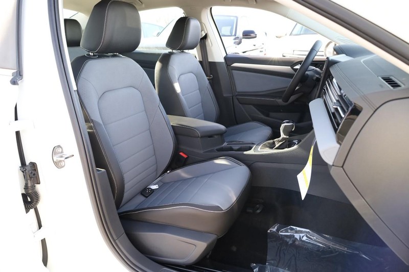 Volkswagen Jetta Vehicle Image 24