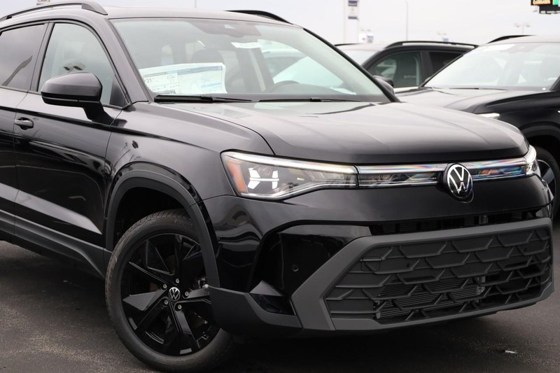 Volkswagen Taos Vehicle Image 03