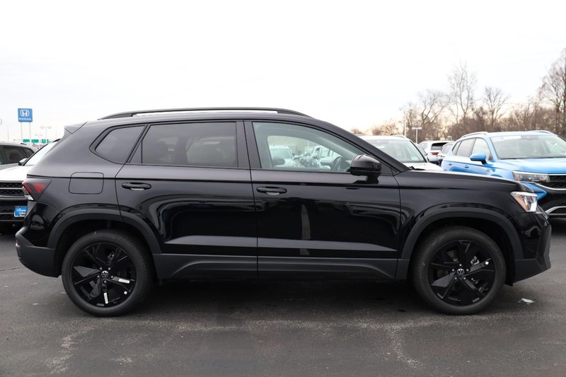 Volkswagen Taos Vehicle Image 06