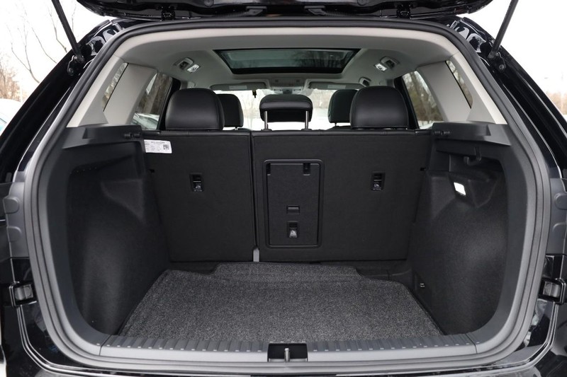 Volkswagen Taos Vehicle Image 08