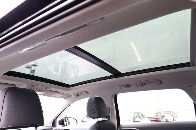 Volkswagen Taos Vehicle Image 11