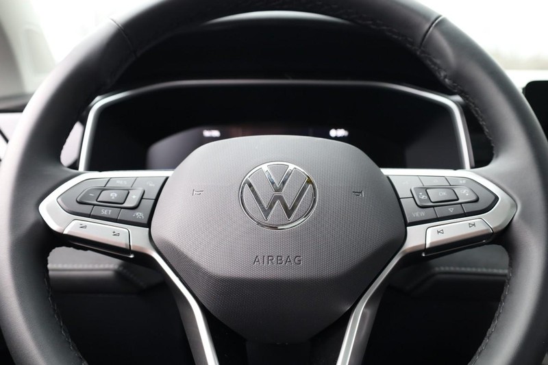 Volkswagen Taos Vehicle Image 12