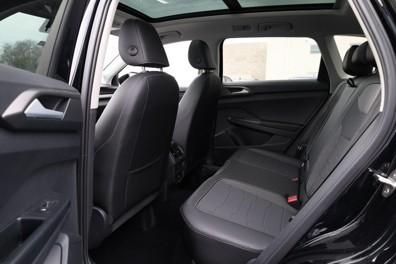 Volkswagen Taos Vehicle Image 24