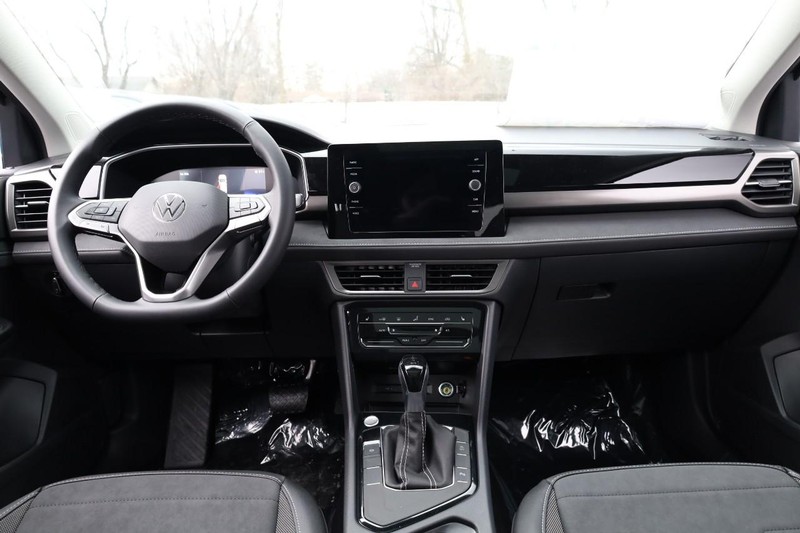 Volkswagen Taos Vehicle Image 26