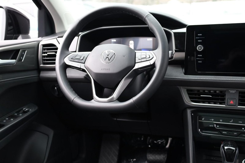 Volkswagen Taos Vehicle Image 27