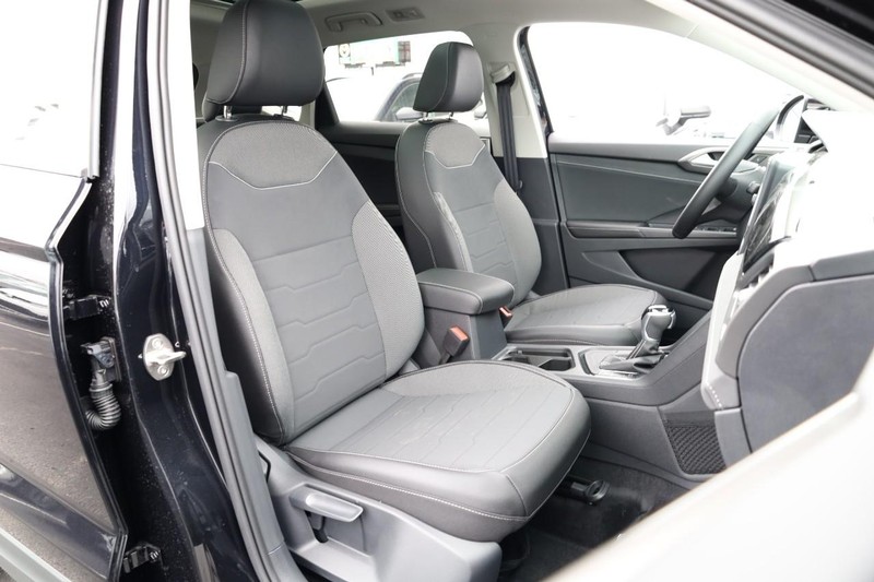 Volkswagen Taos Vehicle Image 28