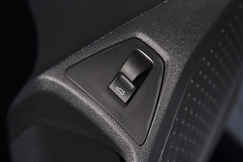 Volkswagen Jetta GLI Vehicle Image 09