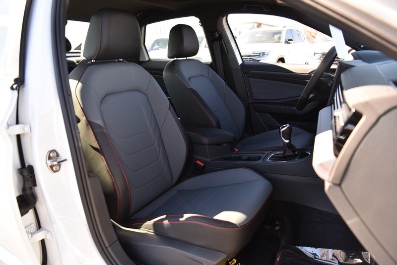 Volkswagen Jetta GLI Vehicle Image 21