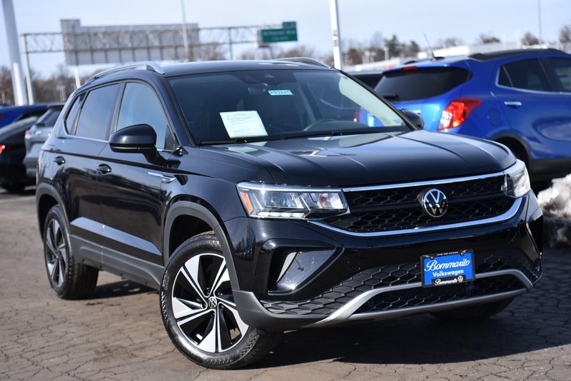 Volkswagen Taos Vehicle Image 02