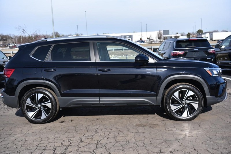 Volkswagen Taos Vehicle Image 05