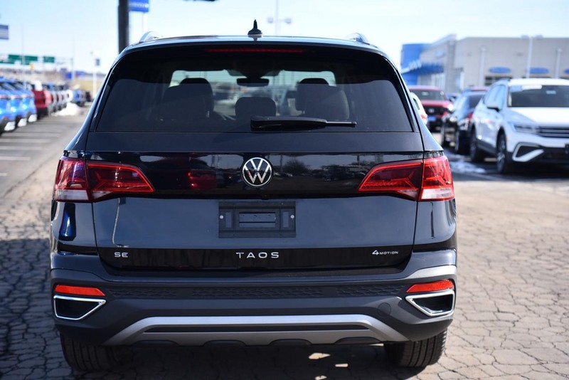Volkswagen Taos Vehicle Image 06