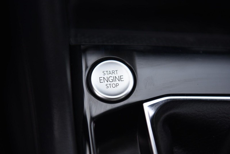 Volkswagen Taos Vehicle Image 16