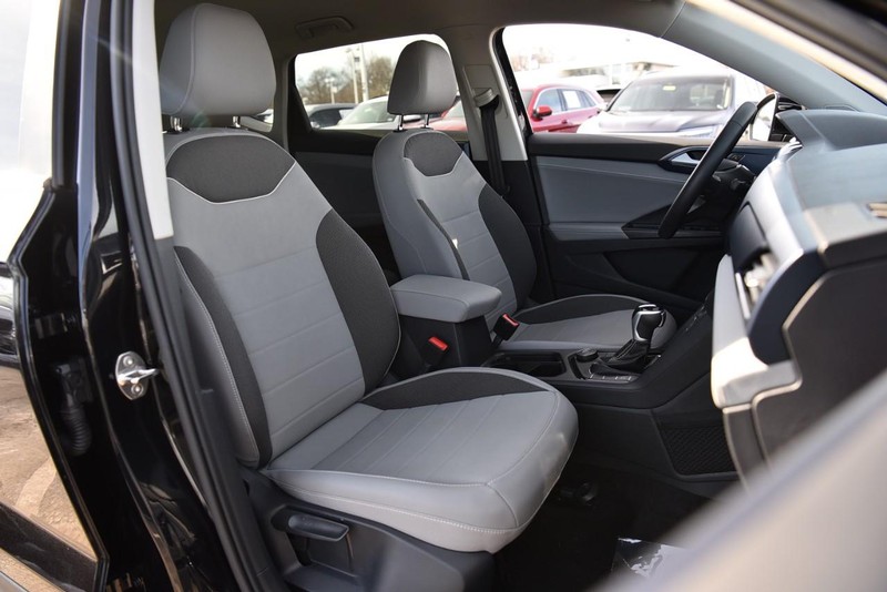Volkswagen Taos Vehicle Image 22