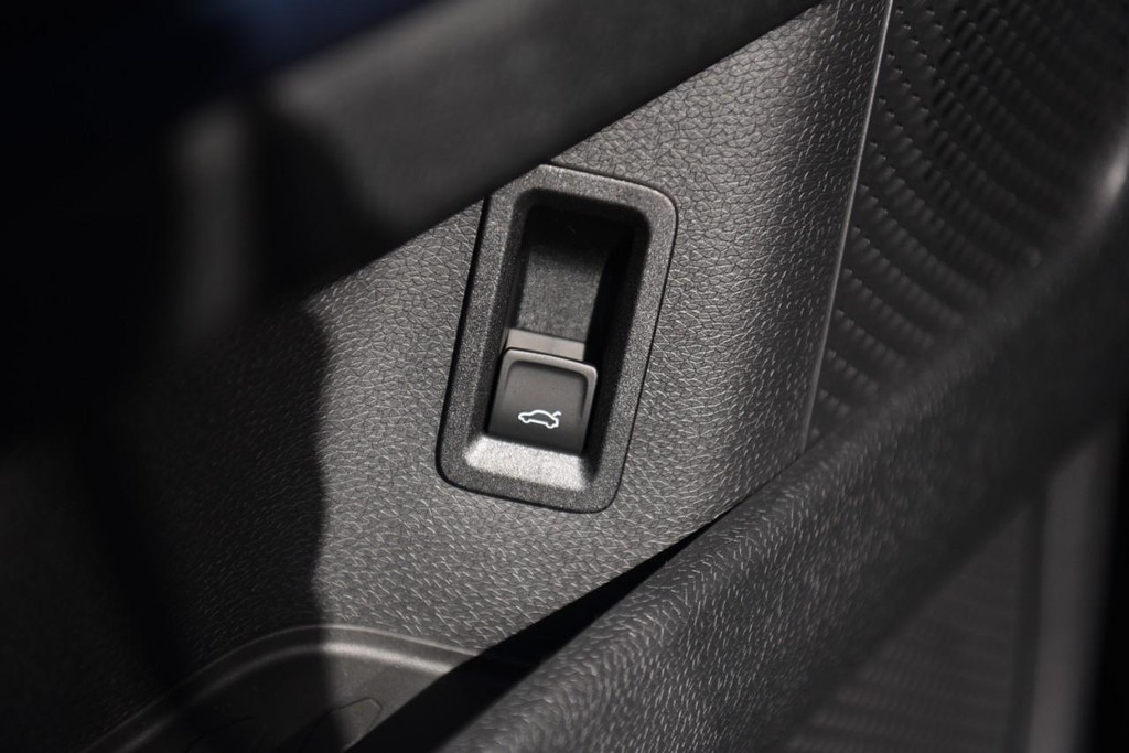 Volkswagen ID. Buzz Vehicle Full-screen Gallery Image 9