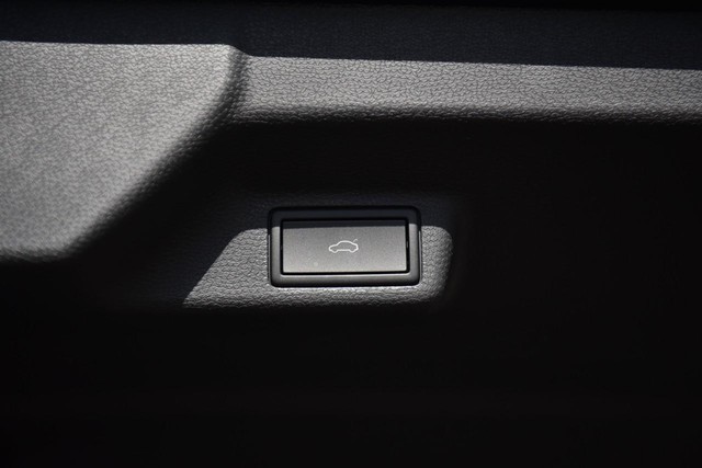 Volkswagen ID. Buzz Vehicle Image 23