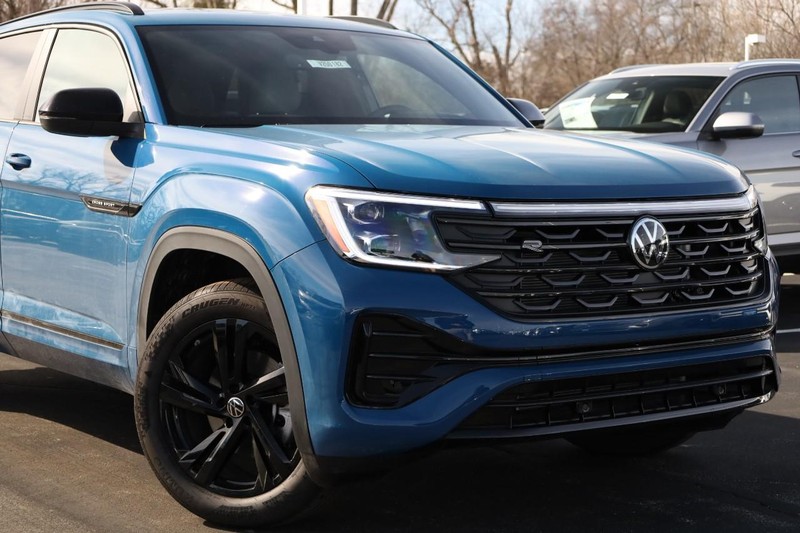 Volkswagen Atlas Cross Sport Vehicle Image 03