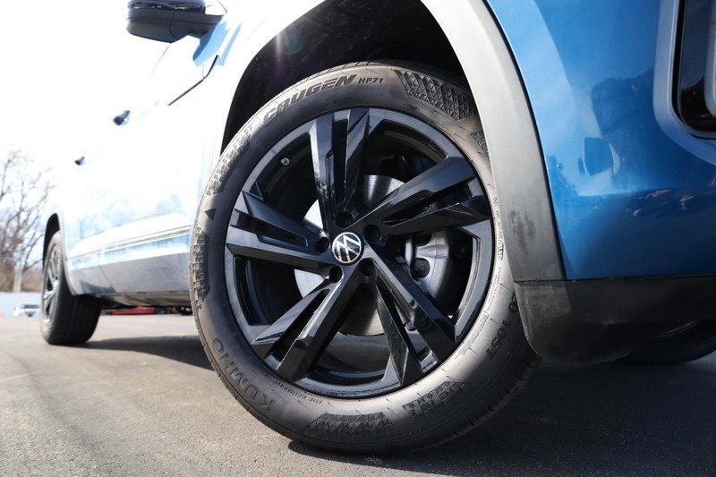 Volkswagen Atlas Cross Sport Vehicle Image 04
