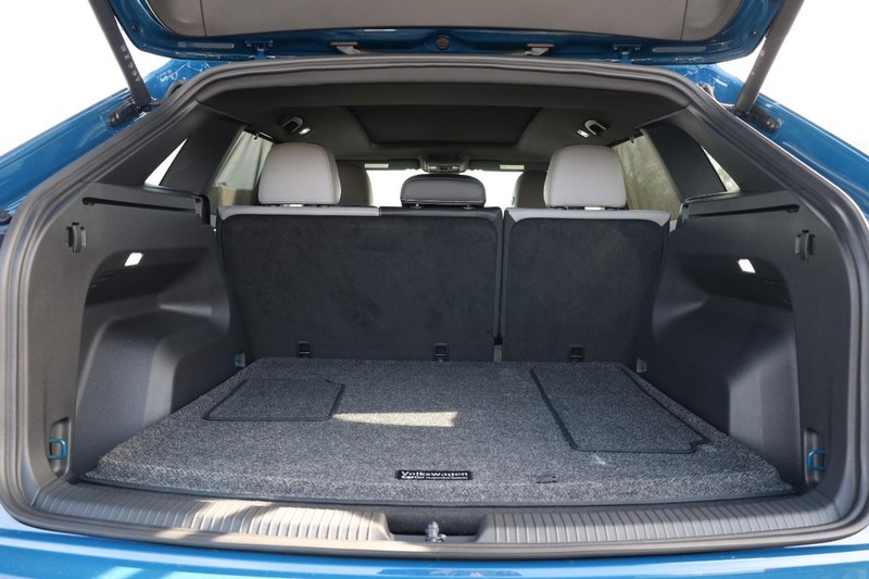 Volkswagen Atlas Cross Sport Vehicle Image 08