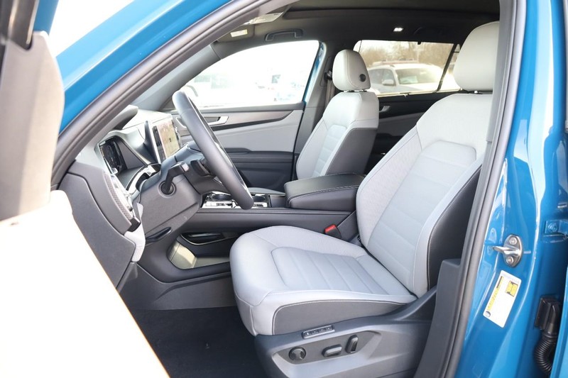 Volkswagen Atlas Cross Sport Vehicle Image 10