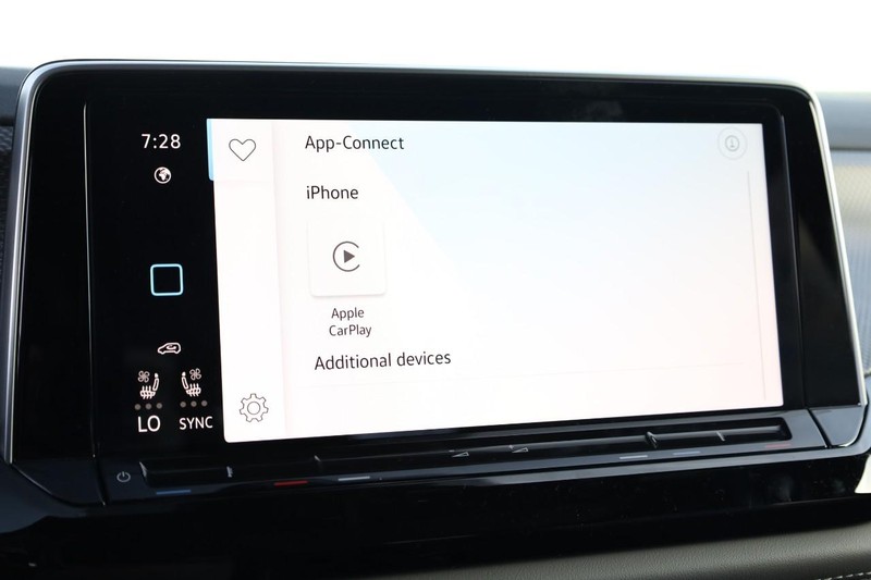 Volkswagen Atlas Cross Sport Vehicle Image 14