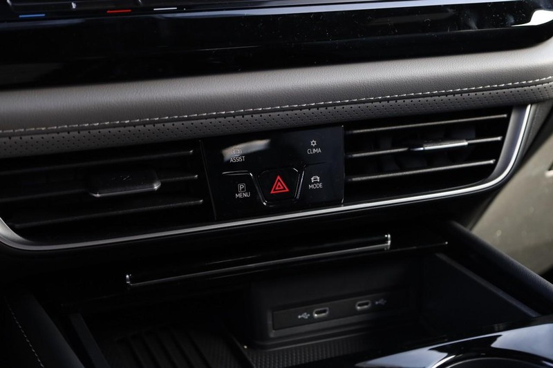 Volkswagen Atlas Cross Sport Vehicle Image 17