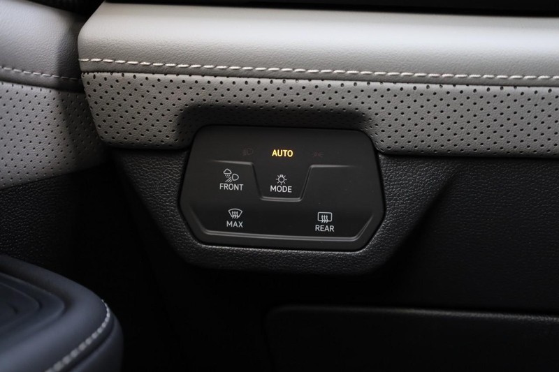 Volkswagen Atlas Cross Sport Vehicle Image 23