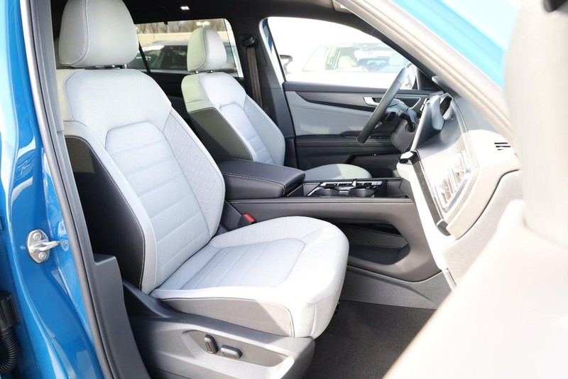 Volkswagen Atlas Cross Sport Vehicle Image 32