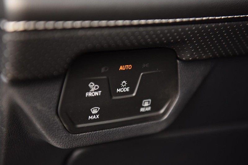 Volkswagen Atlas Cross Sport Vehicle Image 11