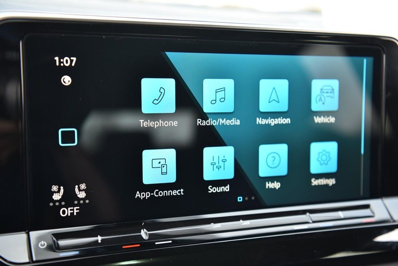 Volkswagen Atlas Cross Sport Vehicle Image 17