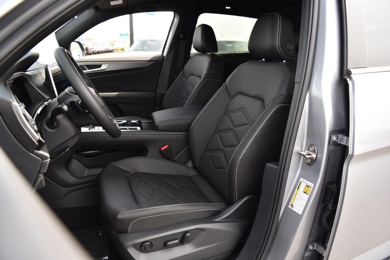 Volkswagen Atlas Cross Sport Vehicle Image 19
