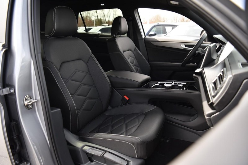 Volkswagen Atlas Cross Sport Vehicle Image 20