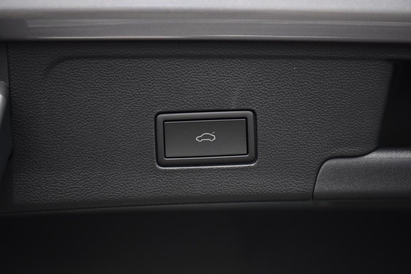 Volkswagen Atlas Cross Sport Vehicle Image 26