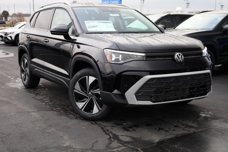 Volkswagen Taos Vehicle Image 02