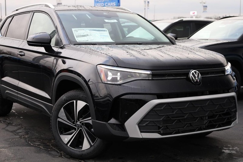 Volkswagen Taos Vehicle Image 03