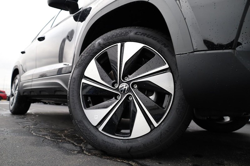 Volkswagen Taos Vehicle Image 04