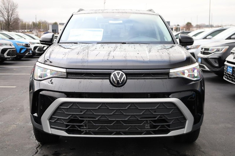 Volkswagen Taos Vehicle Image 05
